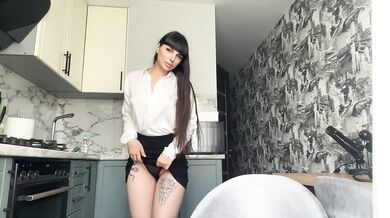 TEACHER FUCKED HERSELF IN THE KITCHEN
