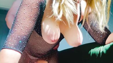 Mega boobs + squirt = perfect homemade porn