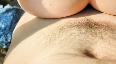 I asked a stranger to put me some sunscreen on a nudist beach