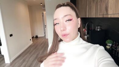 The girl decided to masturbate in the dressing room while no one was watching and had an orgasm.