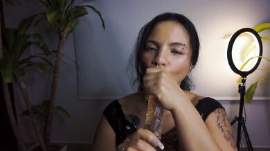 Probé este juguete y no pude parar de llevarlo a mi garganta