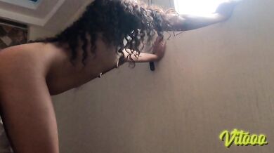 My girlfriend likes to wiggle her ass, it makes me cum in her