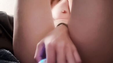 【初めての大人のおもちゃ】クリ吸引、バイブ、Gスポット叩きで中イキが止まらない...
