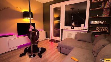 Step Bro Loves Watching Me Dance on the Pole – Home Striptease with a Juicy Ass