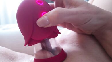 I'm testing my friend's vibrator while she's not at home – TheBadPeach
