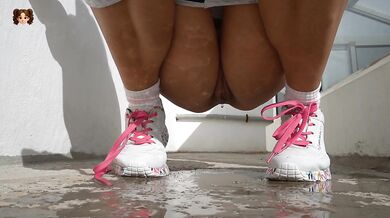 Delicious College Girl Piss