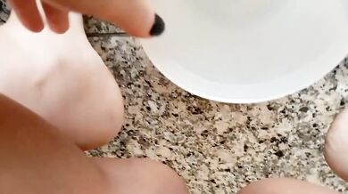 A very long pee almost 700 ml