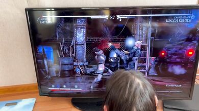 Я трахаю свою девушку, пока она играет в Mortal Kombat - Ikasmoks