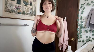 SLUTTY GYM GIRL IN SHOWER
