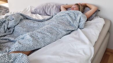Kiss your wife and lick her pussy until she get loud moaning orgasm - amateur morning wake up sex
