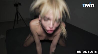 BIG DICK MAKES HER BRAIN MELT