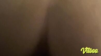 My girlfriend spreads her ass in front of the camera - watch how she sits