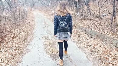 I asked a stranger in the park to straighten my skirt