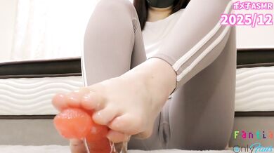 [ASMR] Yoga instructor shows off wet stains while giving footjob [Selfie] Asian