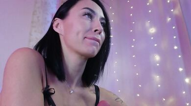 Dreaming of Gangbang, This Angelic Gamer Masturbates