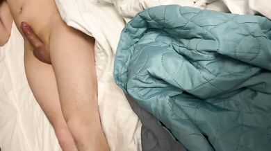 Double penetration in pussy and anal plug in ass, mature woman loves to stretch her holes