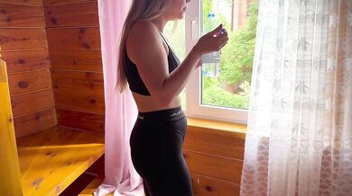 Fitness Babe in Leggings Likes to Stretch Her Holes After Jogging