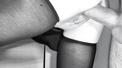 Assistant in stockings gave the boss in a pussy in the office