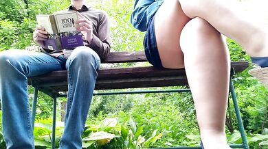 Horny PAWG pissing in a public park bottom view