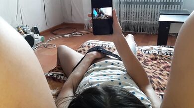 While I pretended to rest, my girlfriend masturbated to - IkaSmokS