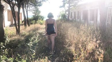 Outdoor handjob in abandoned resort houses near the Sea