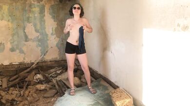 Outdoor handjob in abandoned resort houses near the Sea
