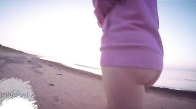 Teen Flashing Beautiful Pussy On Public Beach