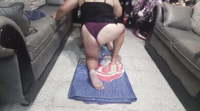 Deliciosa mamada de polla de culona madura de 70