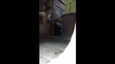 homemade infidelity !! he fucks the bricklayer very well in the kitchen