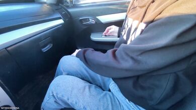 A TRAVELER OFFERED TO HAVE Fuck IN THE CAR - PUBLIC SEX
