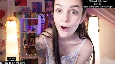 SHE FINALLY SHOWED PUSSY