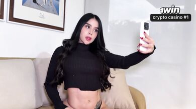 My photographer gets excited when he sees me and proposes to fuck me!
