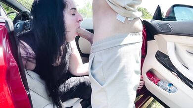 Elis pays for the ride with a blowjob and gets cum in her mouth
