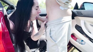 Elis pays for the ride with a blowjob and gets cum in her mouth