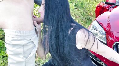 Elis pays for the ride with a blowjob and gets cum in her mouth