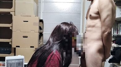 ぽっちゃり爆乳人妻がジュポジュポいやらしい音を立ててねっとりフェラ