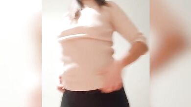 Hot MILF strips naked for her neighbors