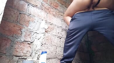 hermanastros follan como si fuera su ultima vez, la trepa en sus brazos y la penetra como puta