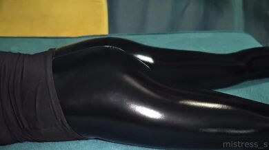SLOWMO! Slapping and squeezing tight ass in shiny leather leggings