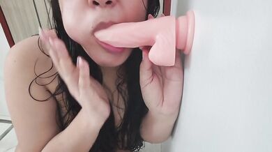 Filipina gives a head for Christmas
