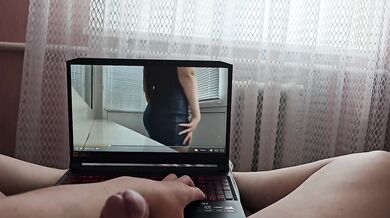 Long-distance sex: I masturbate to videos of my girlfriend and imagine she’s next to me