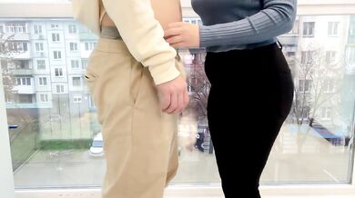 Sexy girlfriend gave the hot blowjob in secret from her boyfriend