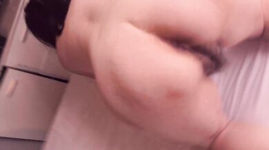 SEXY ASIAN MILF SPREADING HER PINK PUSSY WIDE OPEN AND HAVING SEX