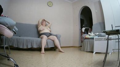 girlfriend masturbates in front of the camera for fans