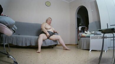 girlfriend masturbates in front of the camera for fans