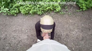 Sexig joggare suger kuk och blir knullad i skogen