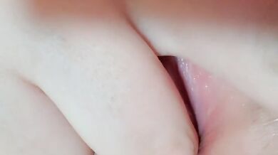 Teen girls plays with her toy dildo.