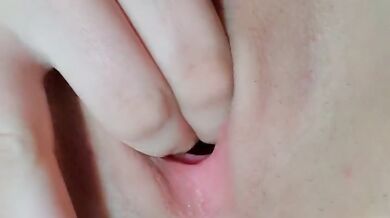 Teen girls plays with her toy dildo.