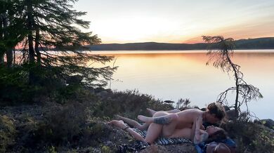 Love at a Lake in the Sunset - RosySky - 4K 30fps