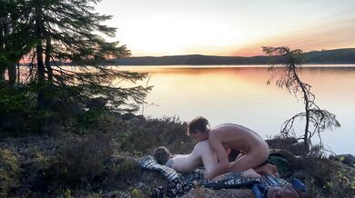 Love at a Lake in the Sunset - RosySky - 4K 30fps